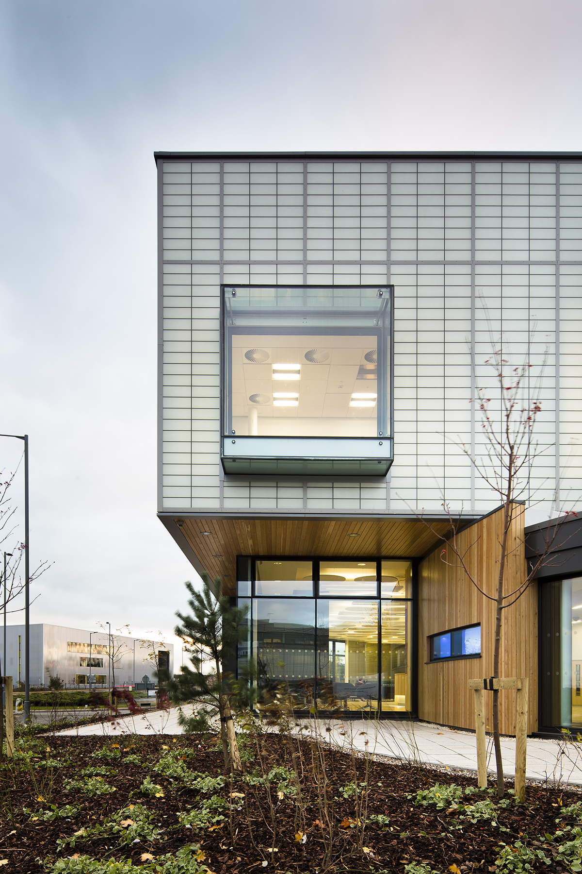 Kalwall® translucent cladding curtainwall facade BREEAM office space high tech manufacturing university of sheffield UK Bond Bryan