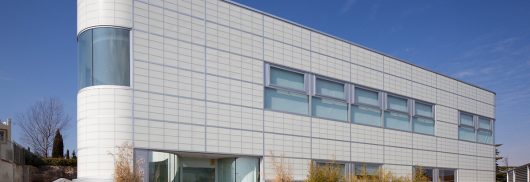 Sports Club exterior in Madrid, Spain, featuring translucent daylighting facade with Kalwallwall panels and unitized windows