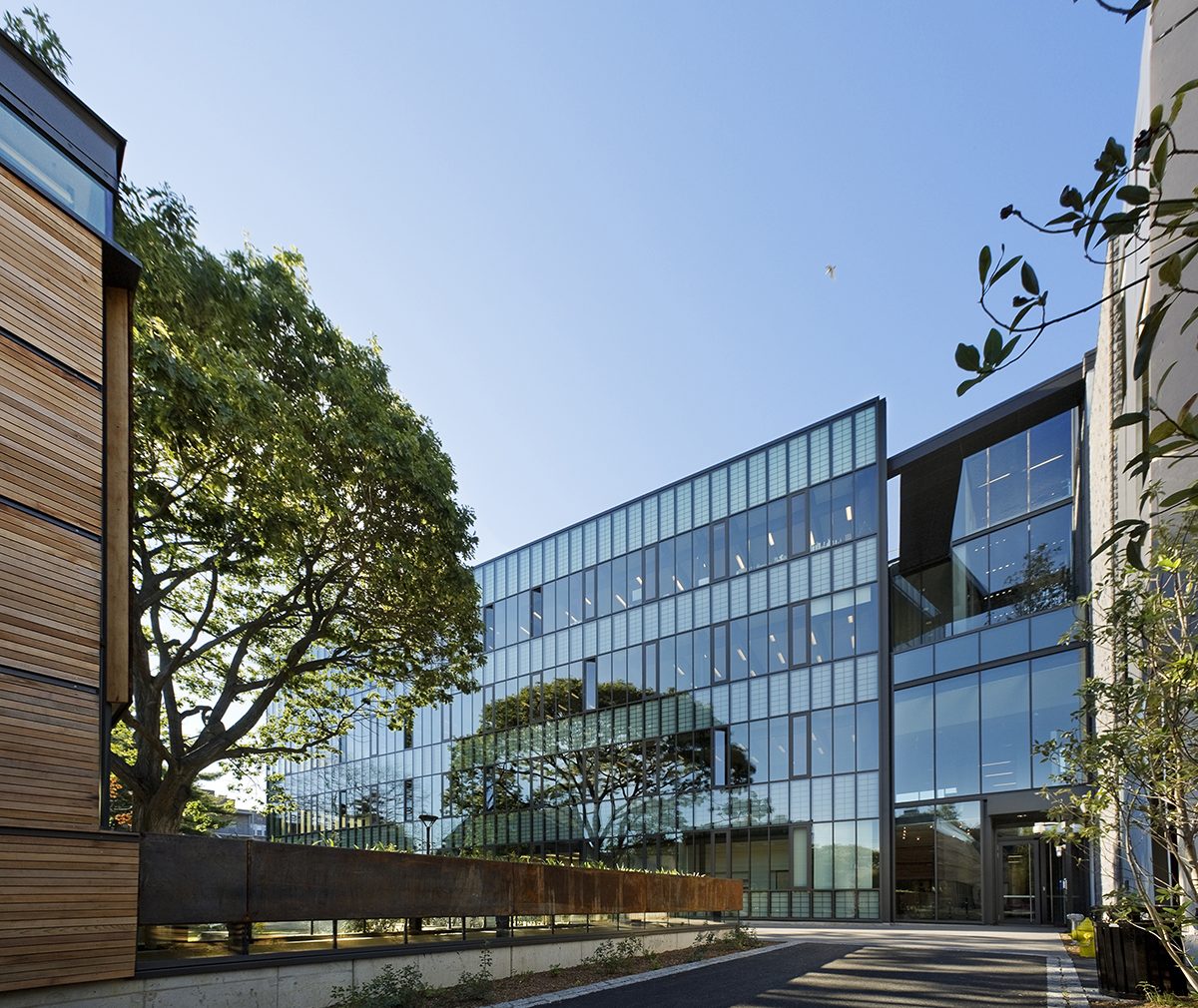 Yale Sculpture Building exterior during daytime featuring Kalwall unitized curtain wall system with glass and windows