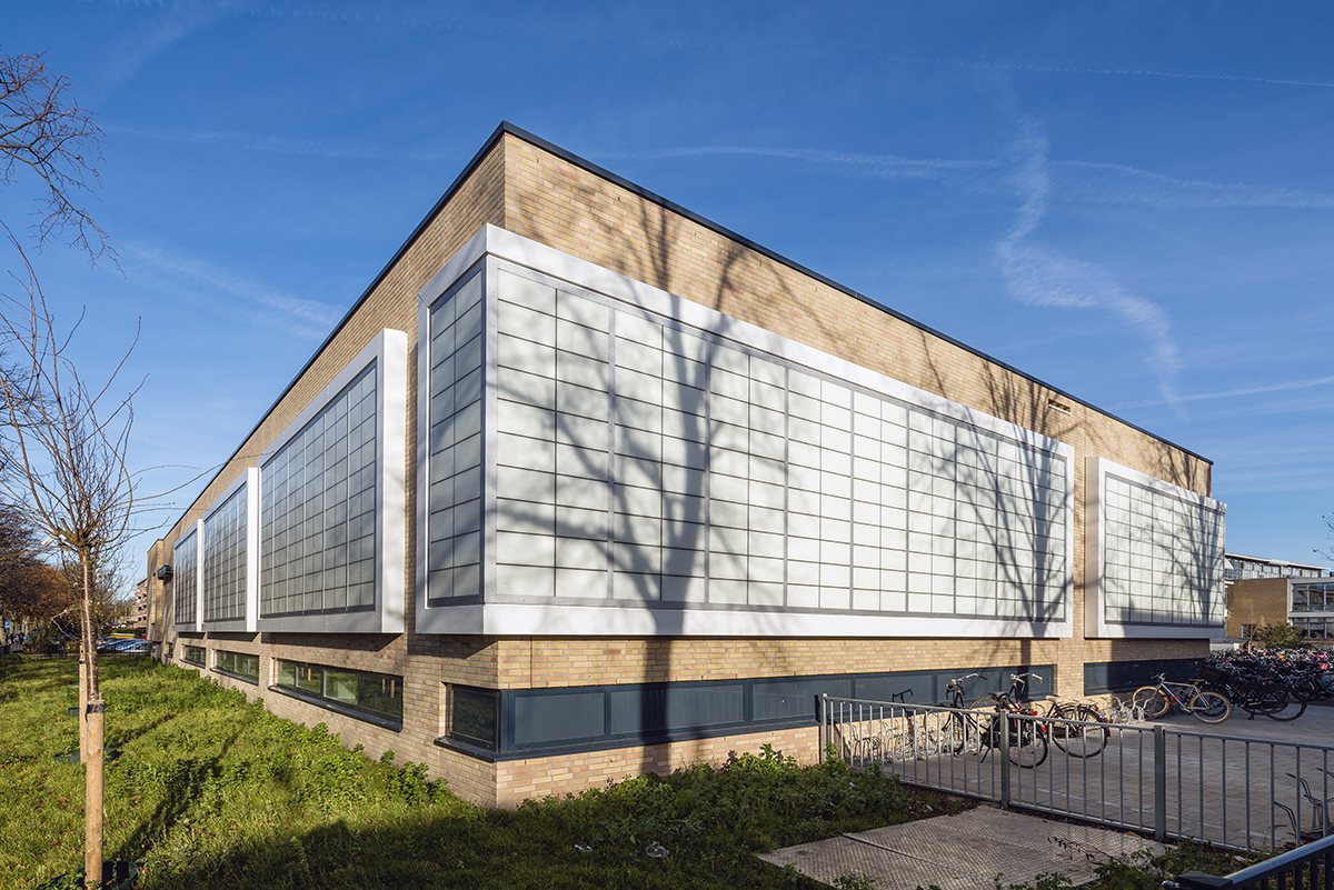 Segbroek College exterior set against blue sky with Kalwall translucent FRP panels wrapping sections of brick building